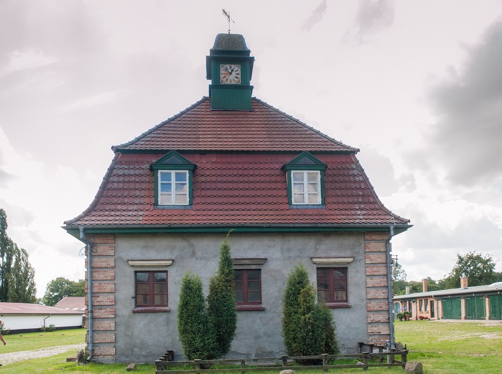 Das Wiegenh&auml;uschen mit Klockenturmuhr., &copy; Frank Burger