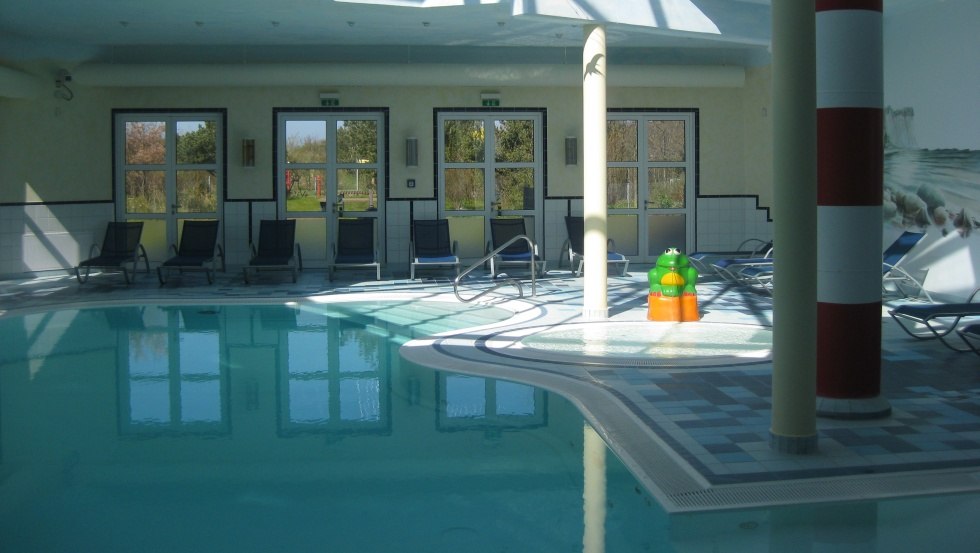 Im Schwimmbad und Wellnessbereich mit Sauna und Dampfbad kommen Gro&szlig; und Klein auf ihre Kosten. // &copy; MV-T