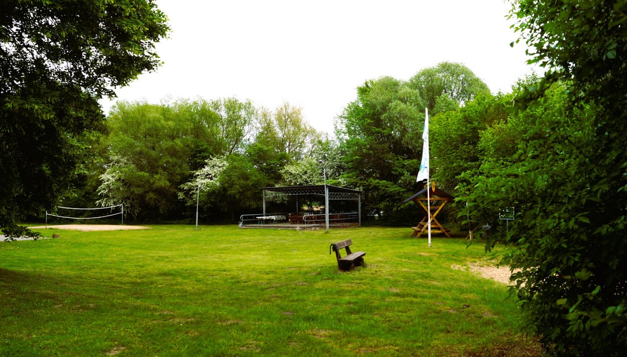 Zeltwiese mit Badestelle, © Campingplatz Conow Zeltwiese mit Badestelle, © Campingplatz Conow