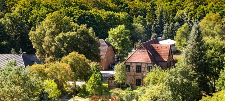 Blick von oben auf den Forst- und K&ouml;hlerhof in der Rostocker Heide // &copy; TZRW/Th. Ulrich