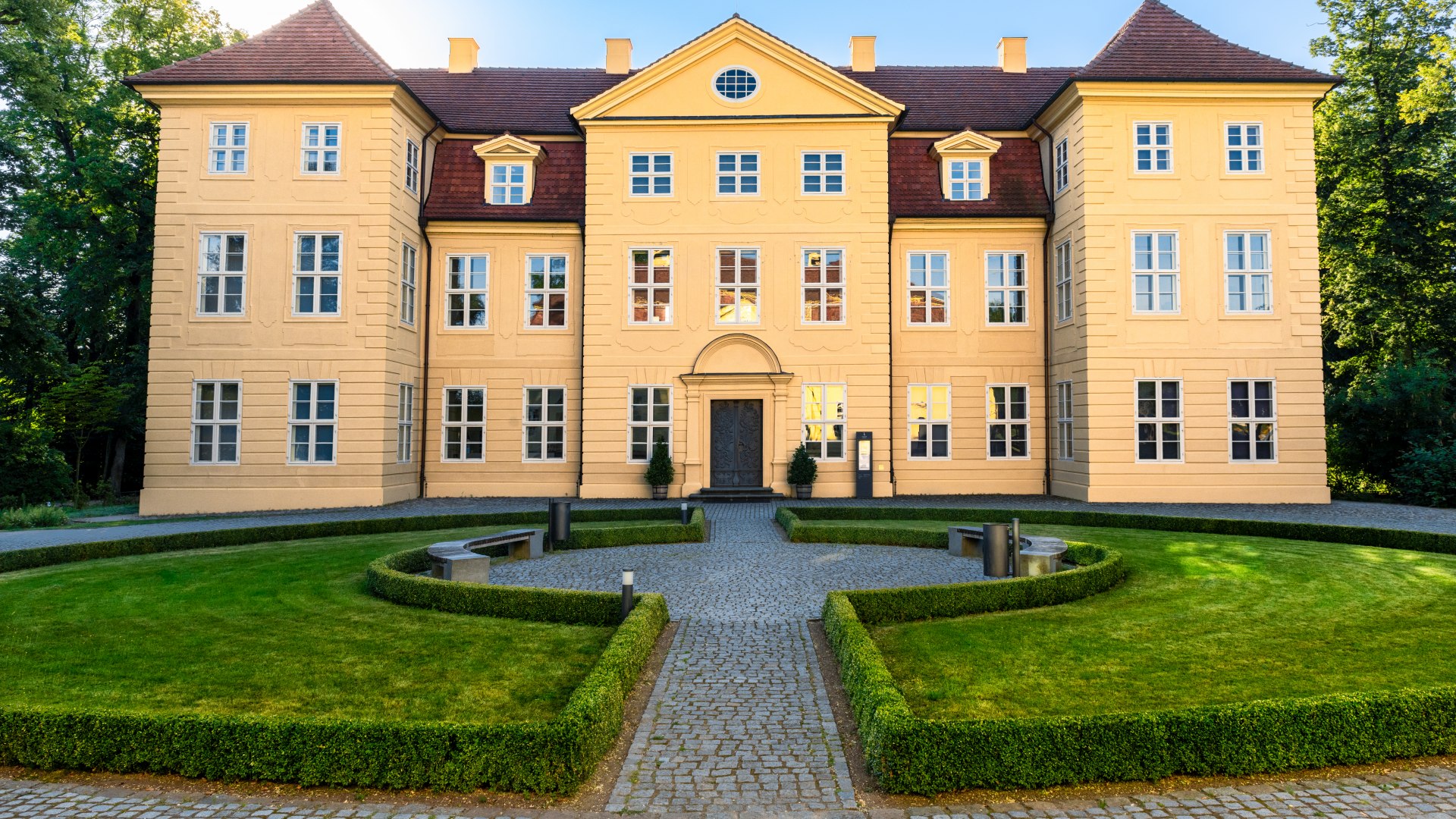 Schlichter Barock auf malerischer Insel: Schloss Mirow., © TMV/Tiemann Schlichter Barock auf malerischer Insel: Schloss Mirow., © TMV/Tiemann