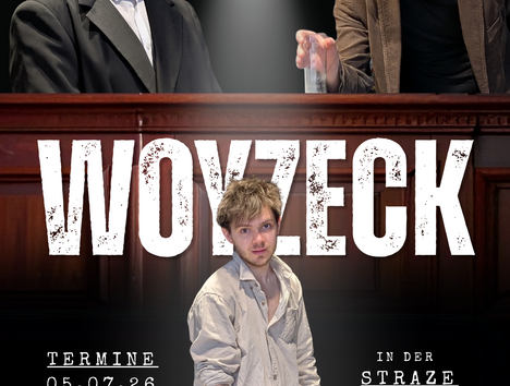 Der Hauptmann und der Doktor schauen auf Woyzeck herab. // © Eric Recknagel Der Hauptmann und der Doktor schauen auf Woyzeck herab. // © Eric Recknagel