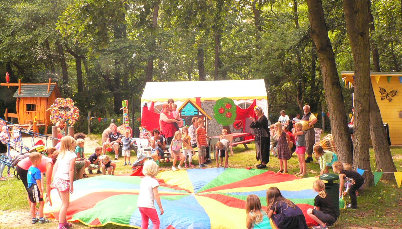 Familienprogramm mit Lilli Wünschebaum, © (c) Kurverwaltung Ückeritz Familienprogramm mit Lilli Wünschebaum, © (c) Kurverwaltung Ückeritz