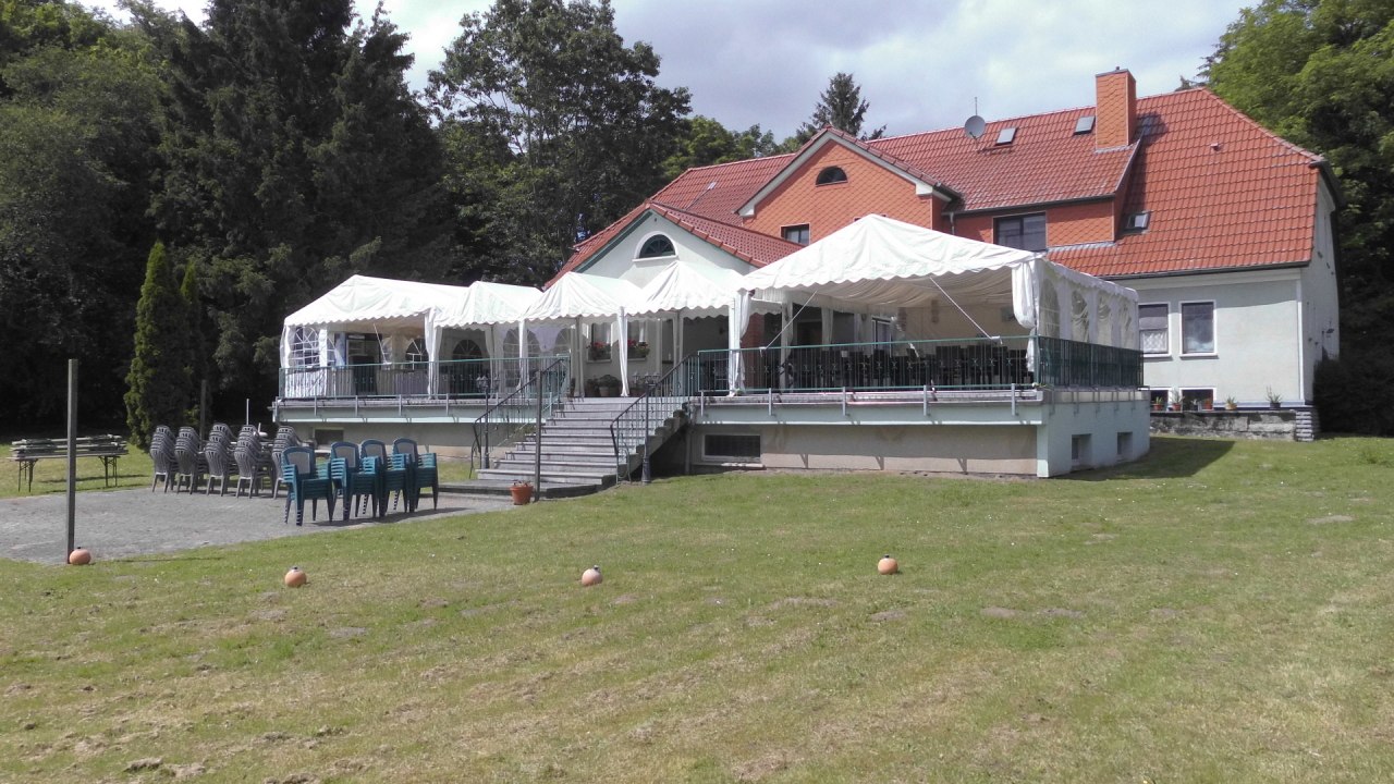 Herrenhaus Friedrichshof - Sonnenterrasse // &copy; Herrenhaus Friedrichshof