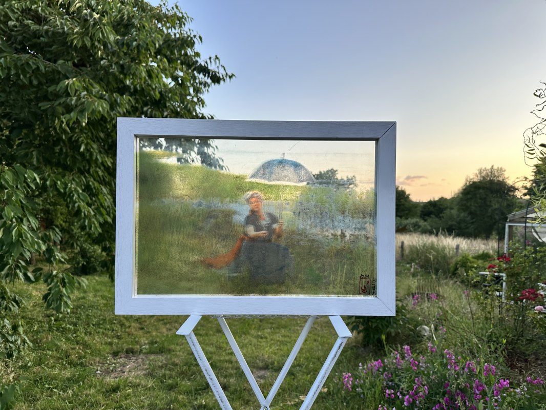 *Een bloem voor jou*, lichtschilderij op glas, 2025, figuur Daniela MELZIG // © Daniela MELZIG *Een bloem voor jou*, lichtschilderij op glas, 2025, figuur Daniela MELZIG // © Daniela MELZIG
