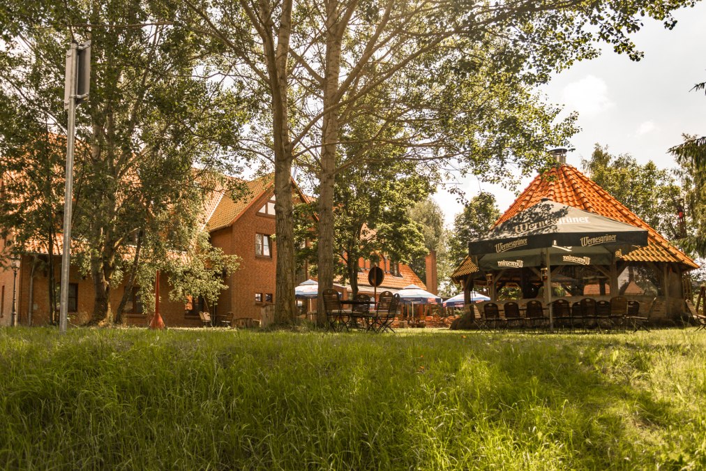 Terrasse und überdachte Grillanlage im Garten des Hotels "Stettiner Hof", © Stettiner Hof Terrasse und überdachte Grillanlage im Garten des Hotels "Stettiner Hof", © Stettiner Hof