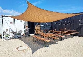 Blick auf die Terrasse - Platz für Verkostungen // © Juliane Dähn Blick auf die Terrasse - Platz für Verkostungen // © Juliane Dähn