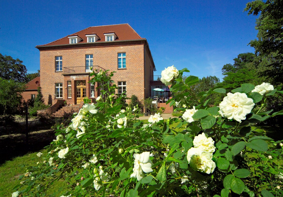Gutshaus und Rosenpark im Mecklenburger ParkLand // © Gutshaus Gottin Gutshaus und Rosenpark im Mecklenburger ParkLand // © Gutshaus Gottin