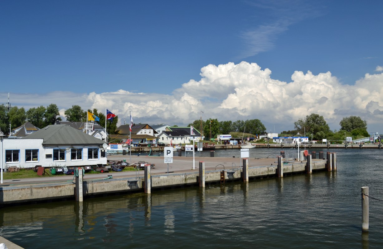 &copy; Hiddenseer Hafen- und Kurbetrieb