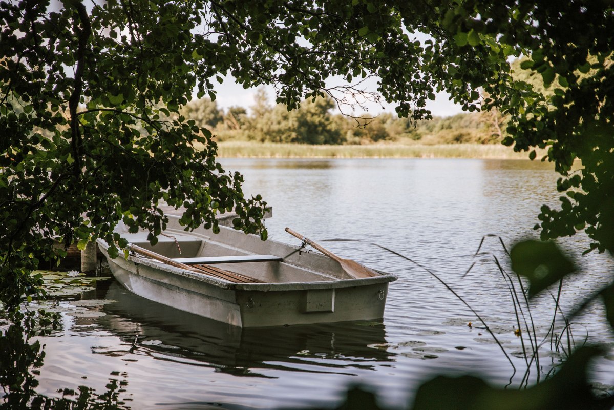 Ein Boot für eure kleine Auszeit auf dem See // © Gutshaus Gremmelin Ein Boot für eure kleine Auszeit auf dem See // © Gutshaus Gremmelin