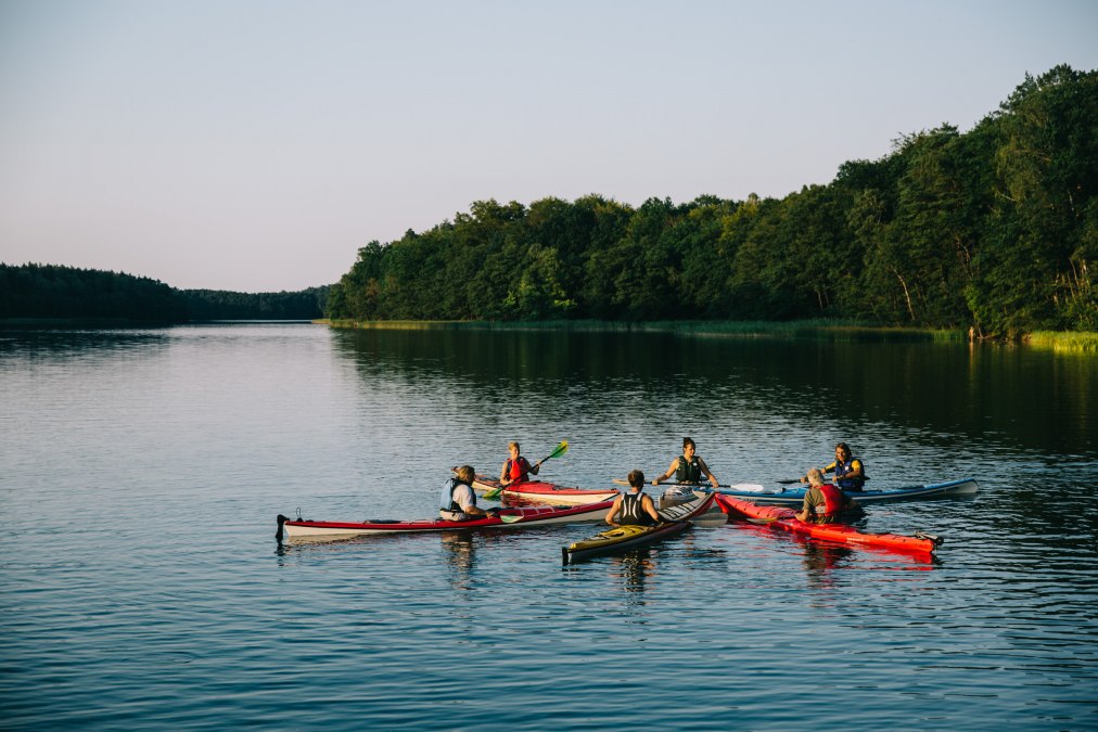 In kleinen Gruppen und tollem Ambiente: Kajakfahrten und gemeinsam lernen, © Cherie Birkner