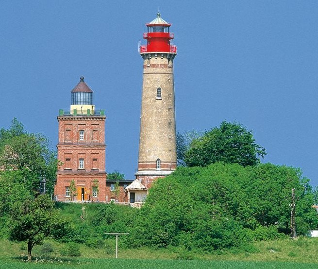 Die Leuchttürme am Kap Arkona auf der Insel Rügen im Sonnenschein // © MV-T/Messerschmidt Die Leuchttürme am Kap Arkona auf der Insel Rügen im Sonnenschein // © MV-T/Messerschmidt