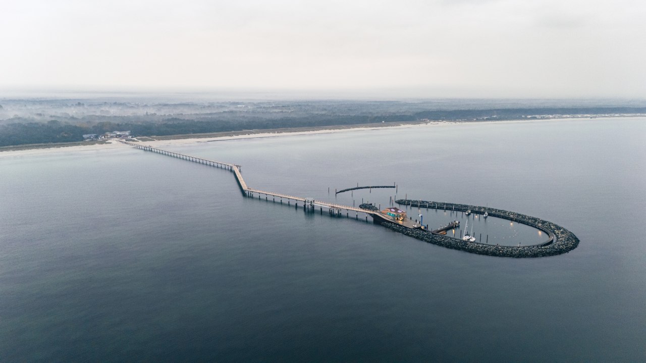 Die Seebr&uuml;cke von Prerow in der D&auml;mmerung. // &copy; MV-T/Scholz-Witzel