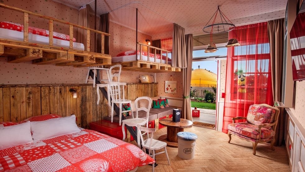 Auch das Hotelzimmer mit Liebe zum Detail ausgestattet - natürlich aus vielen Upcycling-Ideen. // © Karls Tourismus GmbH Auch das Hotelzimmer mit Liebe zum Detail ausgestattet - natürlich aus vielen Upcycling-Ideen. // © Karls Tourismus GmbH