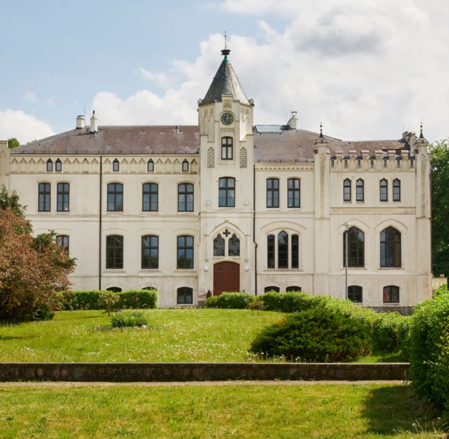 Herrenhaus Viecheln, erbaut 1869 im Neo-Gothischen Thurdor Stil // &copy; Till Kleine-M&ouml;ller