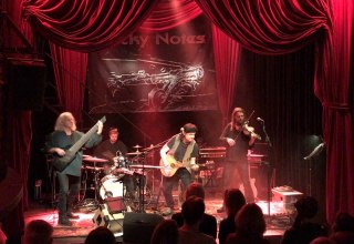 © (c) Tricky Notes © (c) Tricky Notes