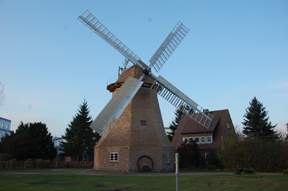 De molen werd in 2014 gerenoveerd en begroet nu weer bezoekers bij de ingang van Wittenburg., © Gabriele Skorupski De molen werd in 2014 gerenoveerd en begroet nu weer bezoekers bij de ingang van Wittenburg., © Gabriele Skorupski