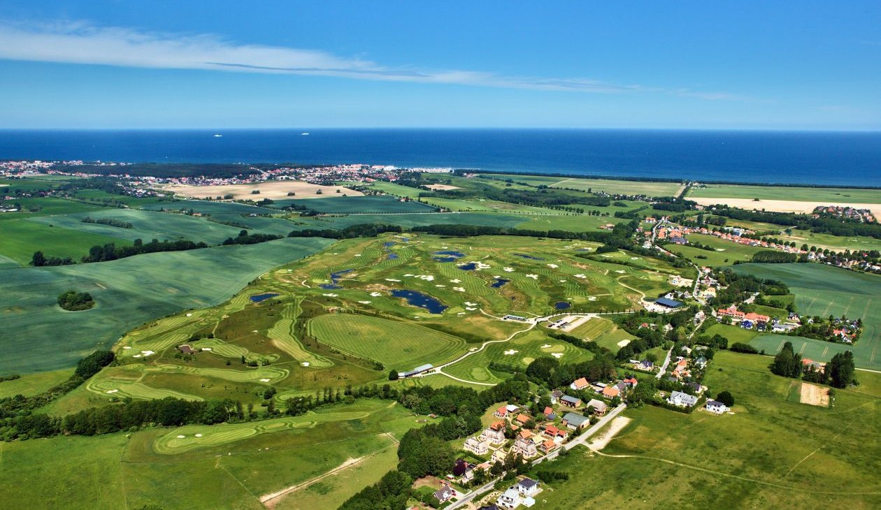 Luchtfoto van de golfbaan in Wittenbeck, &copy; TSK GmbH