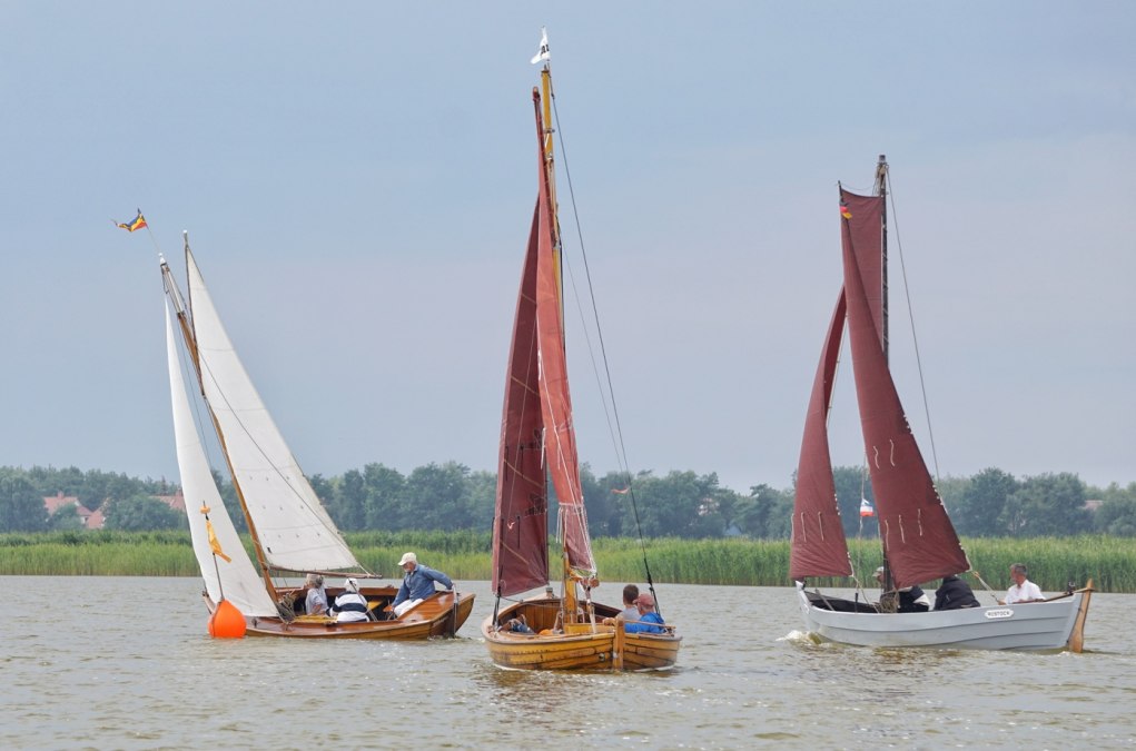 20250726_OstseebadWustrow_KleineFischlaenderWettfahrt_Foto©KevinSchiemann, © Kevin Schiemann / KVW Wustrow 20250726_OstseebadWustrow_KleineFischlaenderWettfahrt_Foto©KevinSchiemann, © Kevin Schiemann / KVW Wustrow