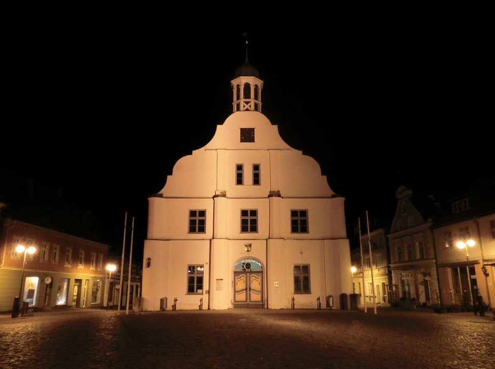 Das Historische Wolgaster Rathaus bei Nacht., © Baltzer Das Historische Wolgaster Rathaus bei Nacht., © Baltzer