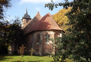 Die Kultur- und Wegekirche in Landow am Kubitzer Bodden. // © Tourismuszentrale Rügen Die Kultur- und Wegekirche in Landow am Kubitzer Bodden. // © Tourismuszentrale Rügen