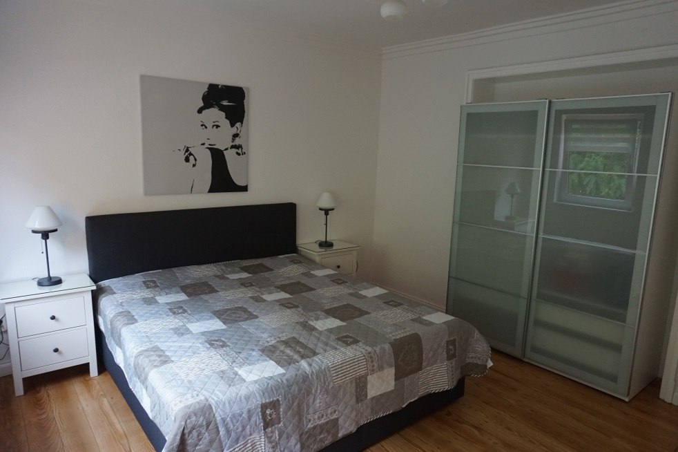 Gemütliches Schlafzimmer mit Boxspringbett in unserer Ferienwohnung in Rostock, © C. Struck Gemütliches Schlafzimmer mit Boxspringbett in unserer Ferienwohnung in Rostock, © C. Struck