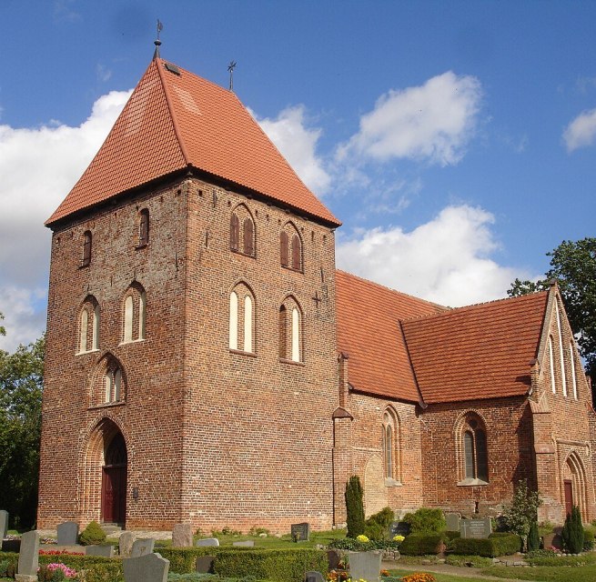 Kirche in Gro&szlig; Eichsen // &copy; adfc-Schwerin
