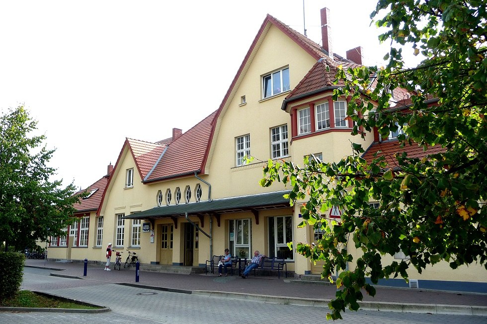 Au&szlig;enansicht des Bahnhofs // &copy; Sabrina Wittkopf-Schade