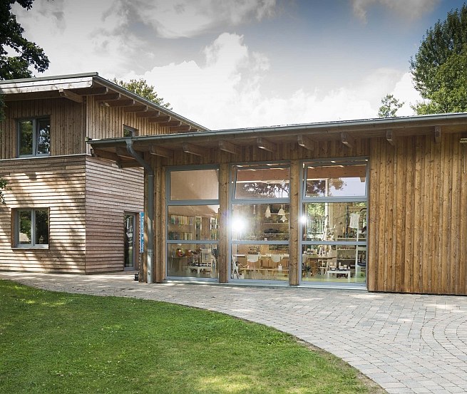 Kerzen gießen oder ziehen nach dänischem Vorbild, © Campingplatz Seehof GmbH Kerzen gießen oder ziehen nach dänischem Vorbild, © Campingplatz Seehof GmbH