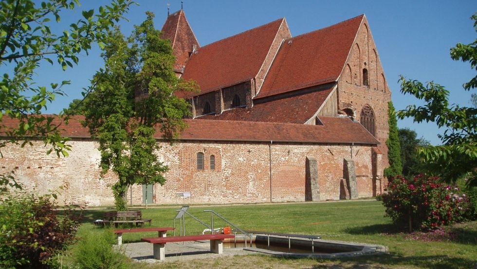 Kloster mit Kneippbecken, &copy; Klosterverein Rehna e.V.