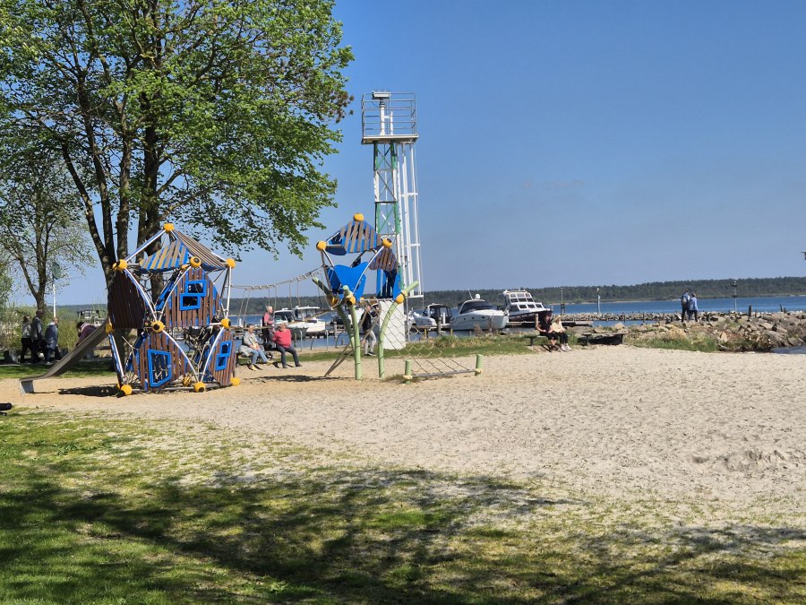 Strand am Schloss Klink, © Gina Schulenberg Strand am Schloss Klink, © Gina Schulenberg