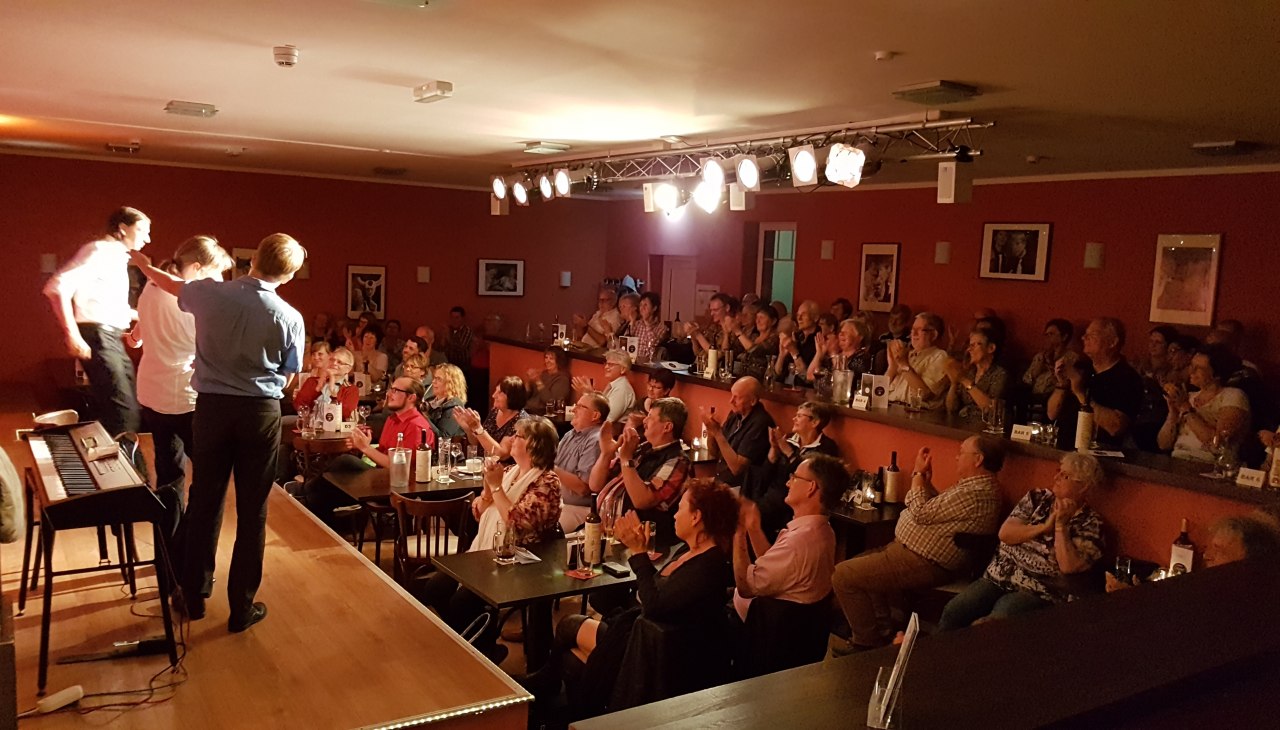 Speelzaal van cabaret Lachmöwe, © Lachmöwe Speelzaal van cabaret Lachmöwe, © Lachmöwe