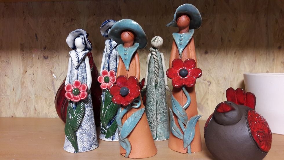 individuelle Keramikfiguren f&uuml;r das Blumenbeet // &copy; Jana Kohlschmidt