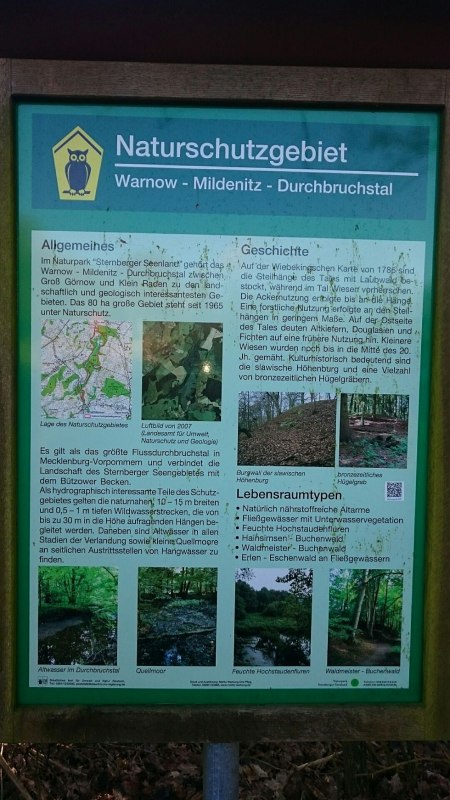 Eine Schautafel am Parkplatz informiert über das Naturschutzgebiet. // © MV-T/outdoor-visions.com Eine Schautafel am Parkplatz informiert über das Naturschutzgebiet. // © MV-T/outdoor-visions.com