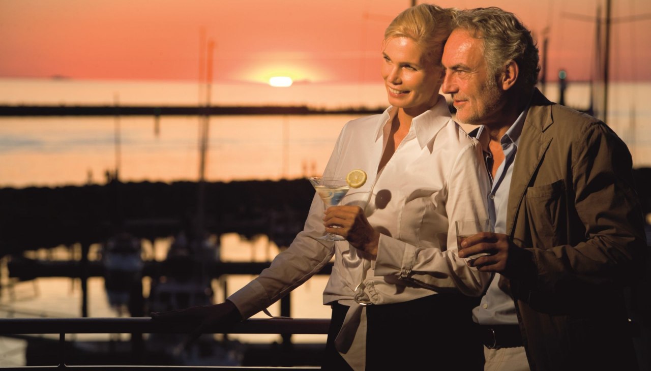 Schnuppern Sie frische Herbstluft und bestaunen Sie das Farbenspiel der Natur., &copy; Yachthafenresidenz Hohe D&uuml;ne, www.hohe-d&uuml;ne.de