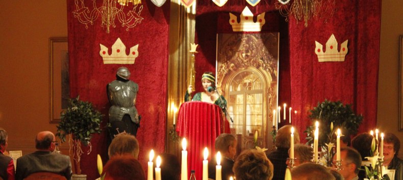 Gaumenfreuden gepaart mit Witz und einem exzellenten Service beim Wintertheater im Parkhotel Klüschenberg, © Parkhotel Klüschenberg Gaumenfreuden gepaart mit Witz und einem exzellenten Service beim Wintertheater im Parkhotel Klüschenberg, © Parkhotel Klüschenberg