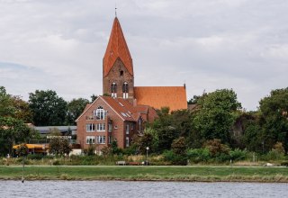 St. Johannes Kirche in Rerik mit Blick vom Wasser. // © MV-T St. Johannes Kirche in Rerik mit Blick vom Wasser. // © MV-T