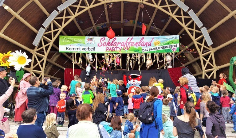 &copy; schlaraffenlandparty2.jpg