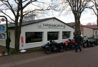 Herzlich willkommen im Zweiradmuseum M-V // &copy; J&uuml;rgenstorfer Oldtimerclub e.V.