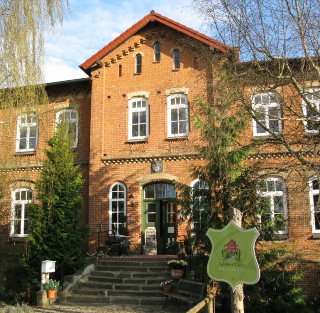 Eingang zum Gutshaus Zietlitz // &copy; Andreas Libor