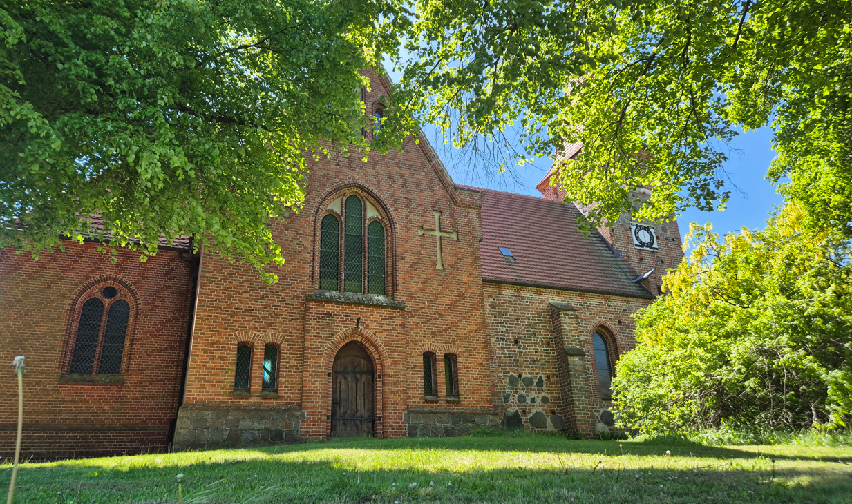 Kirche Gielow, © Gina Schulenberg Kirche Gielow, © Gina Schulenberg