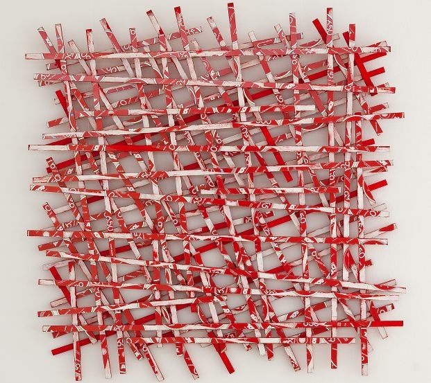 Rotes Relief - CDs auf Stapelholz, ca. 110 qcm, © Anka Kröhnke Rotes Relief - CDs auf Stapelholz, ca. 110 qcm, © Anka Kröhnke