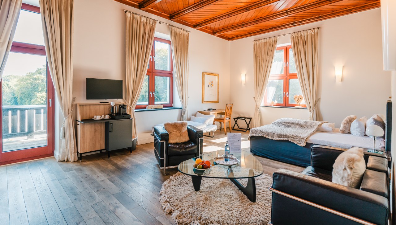 Gro&szlig;z&uuml;giges Hotelzimmer im Schloss Ranzow, &copy; Schloss Ranzow / FotoArt Mirko Boy