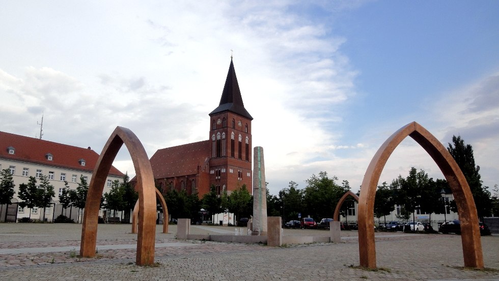 Der Marktplatz in Pasewalk mit Blick auf die Marienkirche // &copy; TVV/Spittel