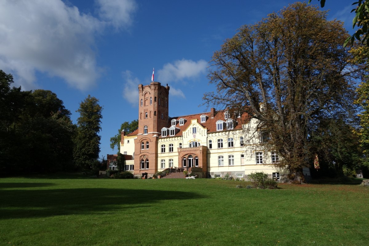 Schloss // &copy; Levetzow
