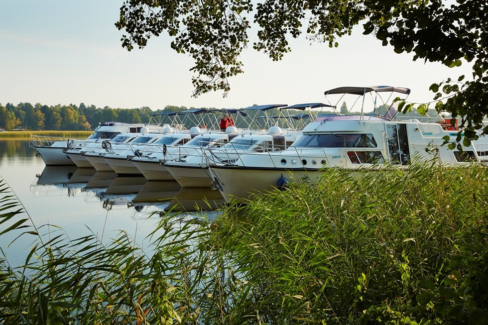 Europa Hausboote an der Basis Fürstenberg // © Spiegelhalter 2014 Europa Hausboote an der Basis Fürstenberg // © Spiegelhalter 2014