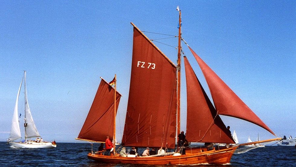 Unterwegs mit dem traditionellen Zeesboot "un ick" // © LIKEDEELER e.V. Unterwegs mit dem traditionellen Zeesboot "un ick" // © LIKEDEELER e.V.