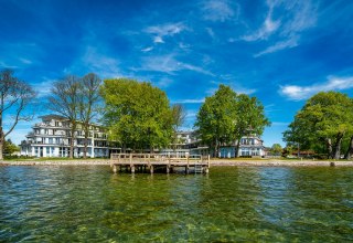 Das Müritzpalais vom Ufer der Müritz aus // © Alexander Rudolph DOMUSimages Das Müritzpalais vom Ufer der Müritz aus // © Alexander Rudolph DOMUSimages