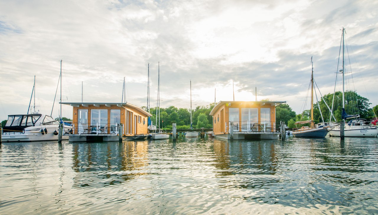 Hausboote im Naturhafen Krummin, &copy; Naturhafen-Krummin GmbH