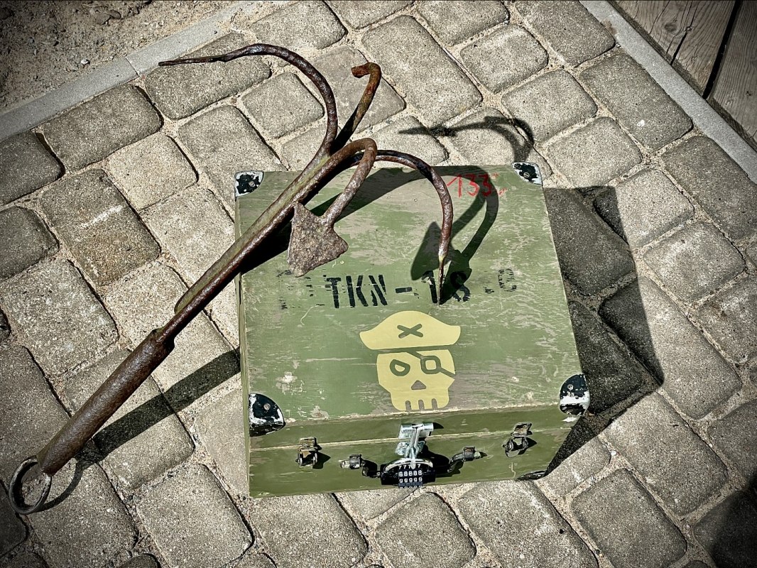 &copy; Thomas M. Heller